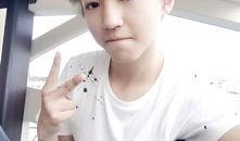 王源微博爆料女朋友视频,女友神秘视频曝光，甜蜜互动引网友热议