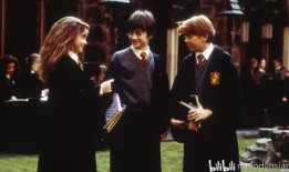 哈利波特1在线观看免费,魔法石免费在线观看，开启奇幻冒险之旅！